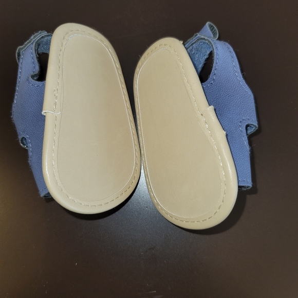 Cater's Newborn shoes - Picture 3 of 5